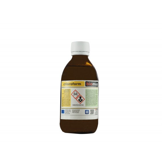 Chloroform 250ml von BIOMUS, ADR Produkt in einer transparenten Flasche auf weißem Hintergrund.