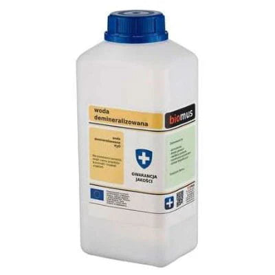 Demineralisiertes Wasser von BIOMUS in einer 1000ml Flasche, klare Flüssigkeit ohne Mineralien, ideal für technische und medizinische Anwendungen